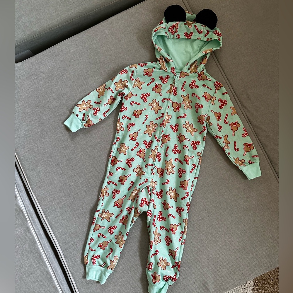 ✅3/$24 Disney Gingerbread Kids Footie